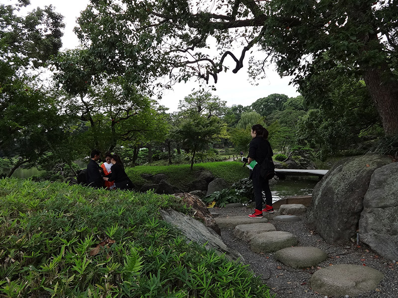 A group of Japanese people relaxing at the Kiyosumi Garden