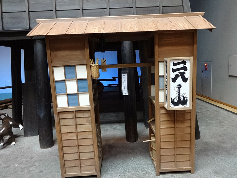Recreation of an Edo Period noodle cart in the museum