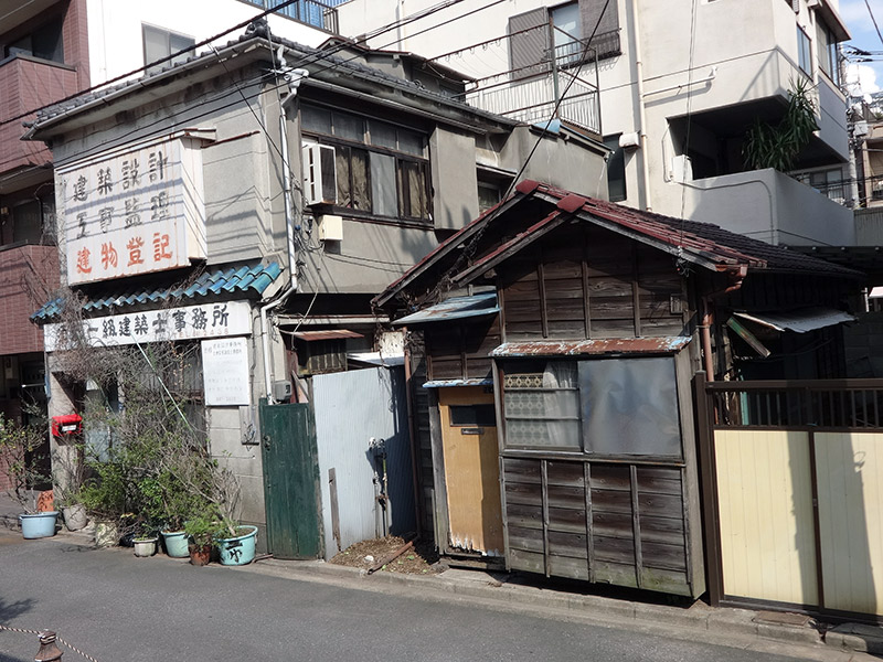 An old looking wooden home near the Fukagawa Edo Museum