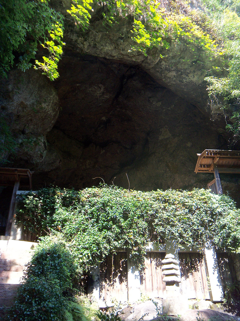 reigando cave entrance