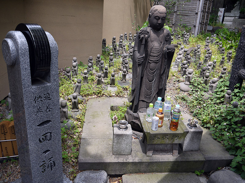 tall statue with many behind it japanese buddhist shrine