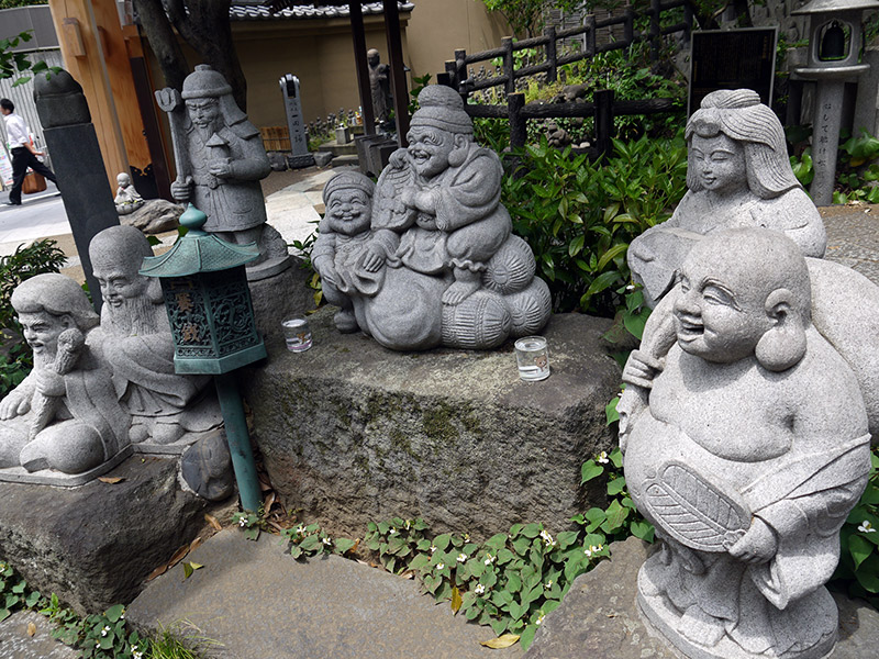 statues outside a japanese shrine