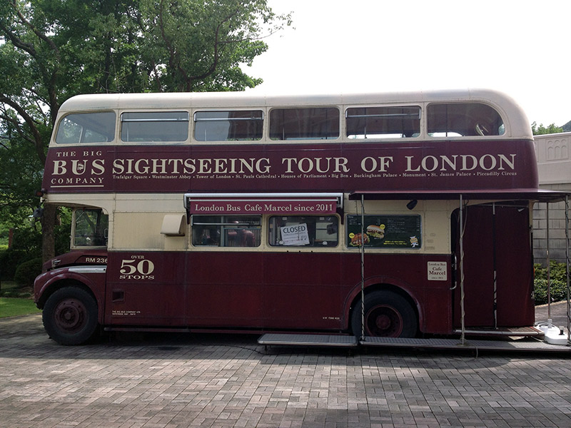 bus sightseeing tour of london in japan