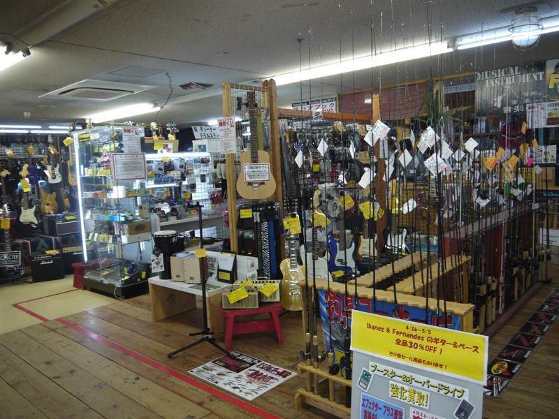 used guitars and fishing rods recycle shop