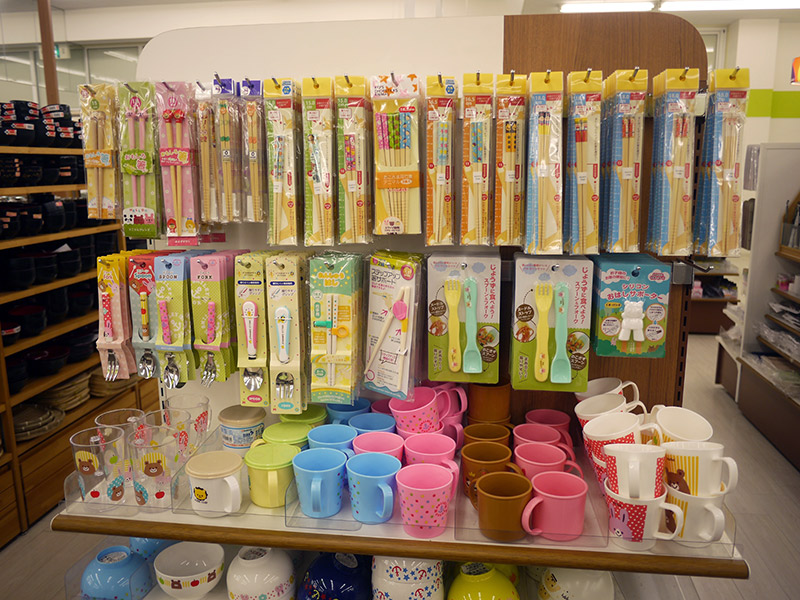 Plastic children’s cups and utensils