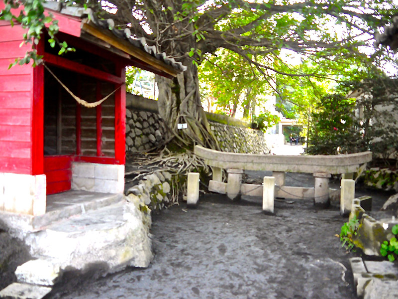 Buried shrine at Sakurajima