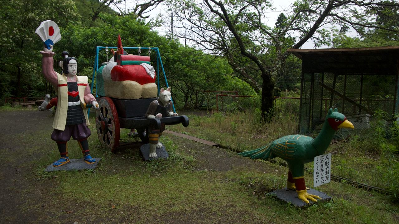 momotaro carrying treasure on a cart