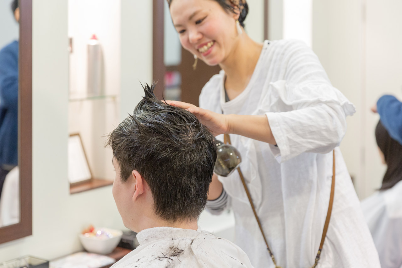 man getting hair cut in tokyo