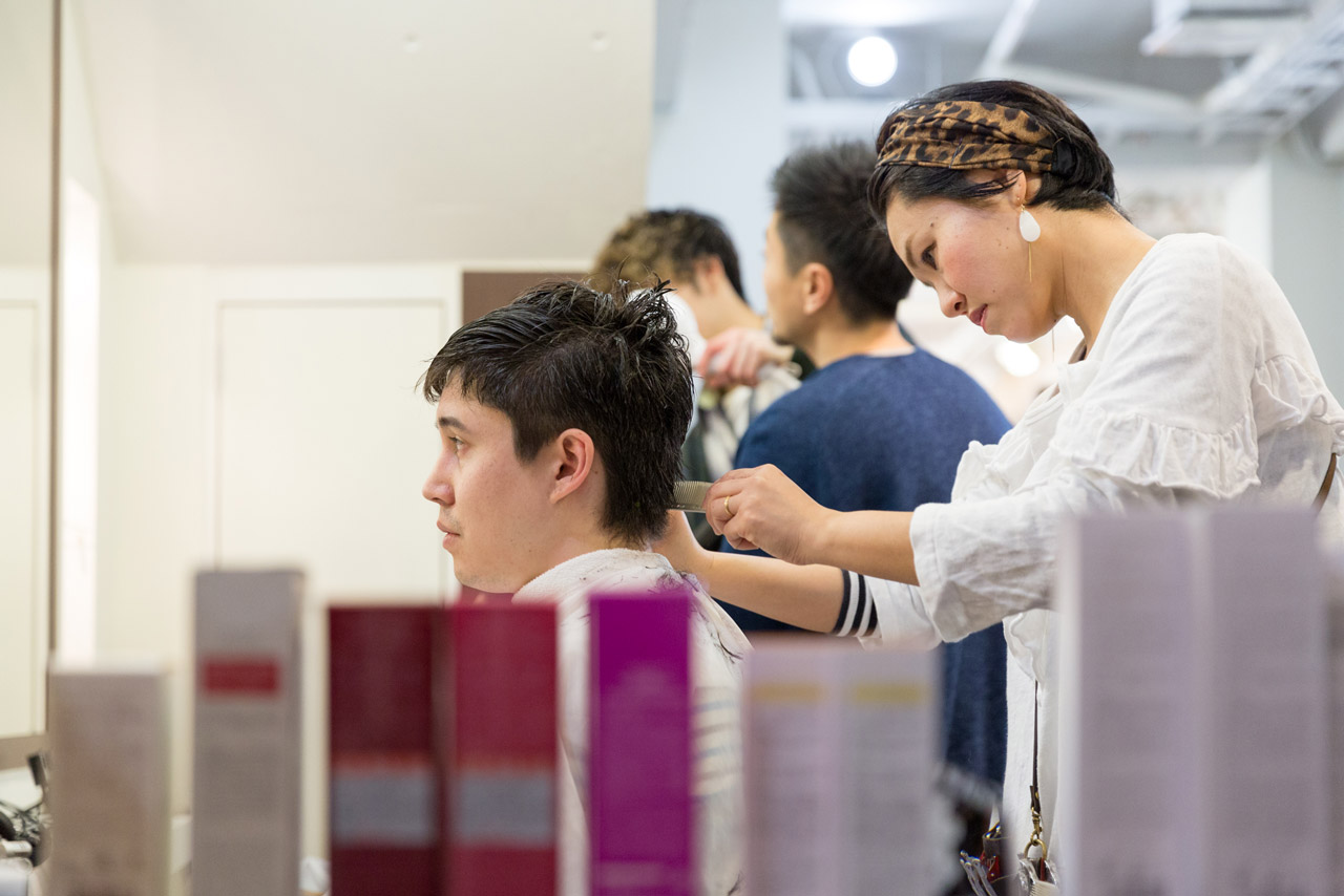 koichi getting a hair cut