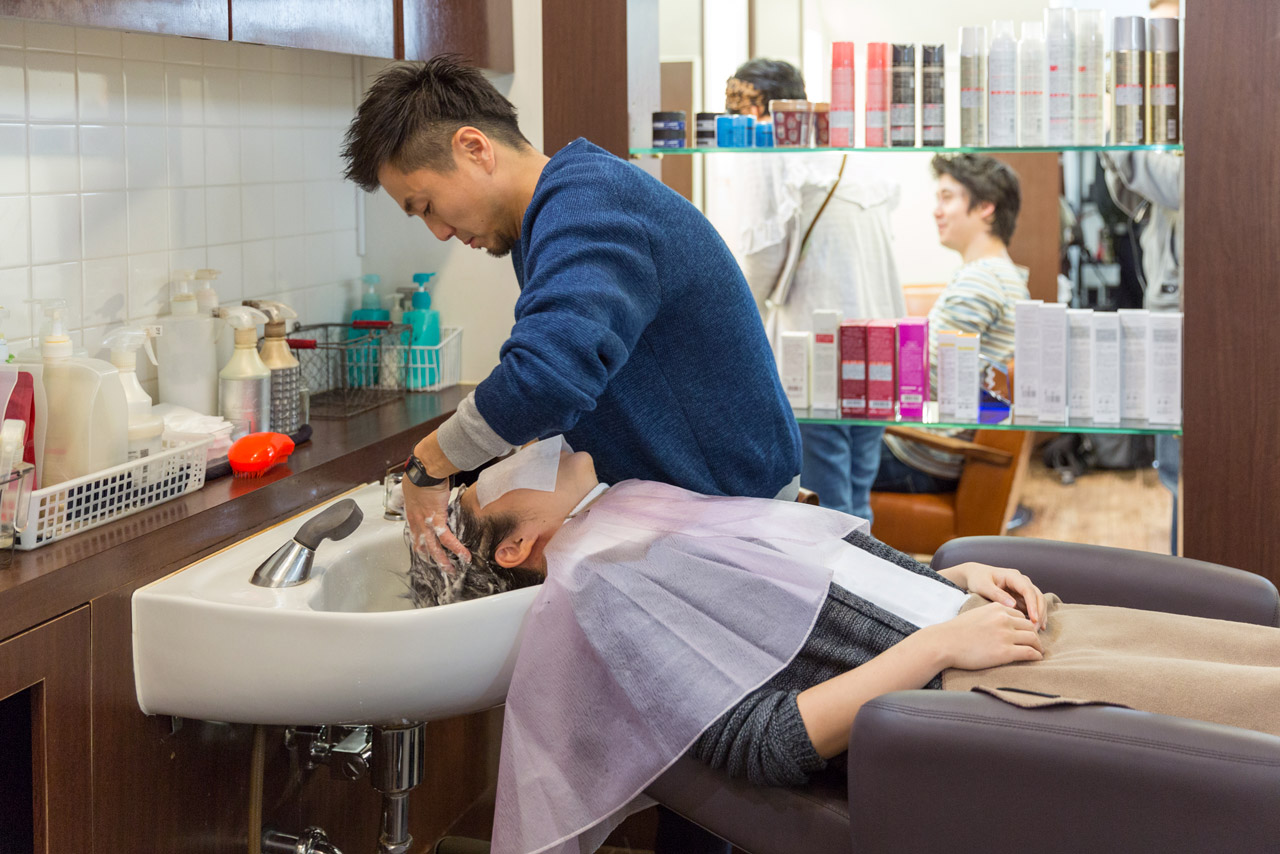 shampooing at tokyo hair salon