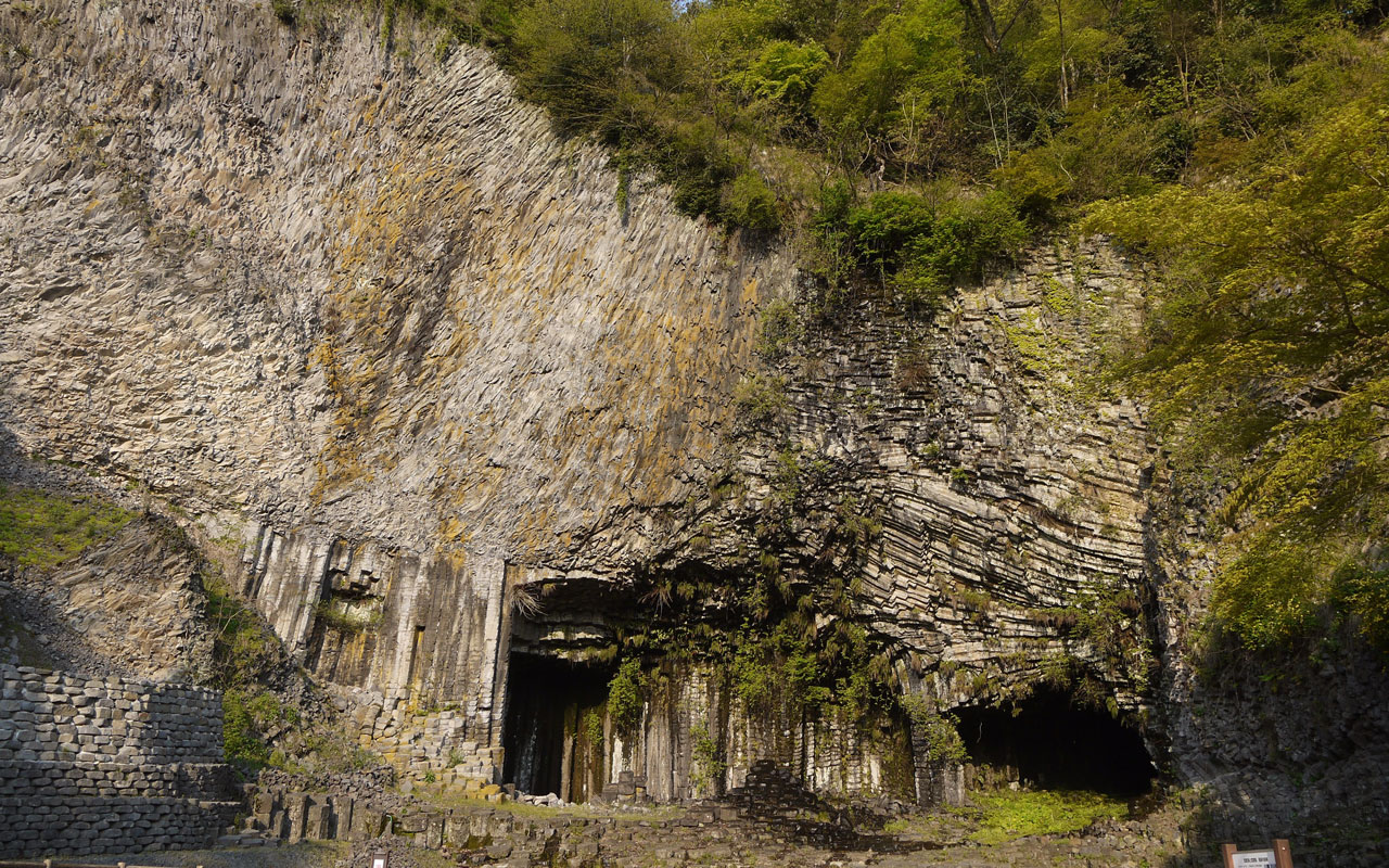 genbudo basalt cave in hyogo