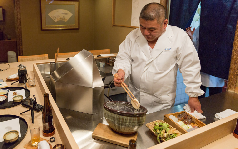 chef sakakibara making tempura