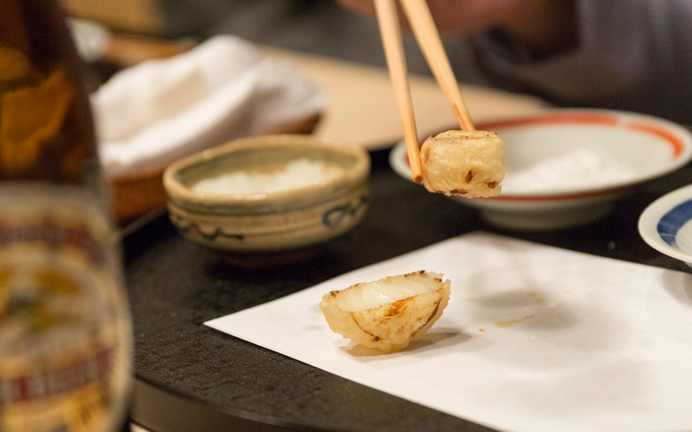 onion tempura made at nanachome kyoboshi