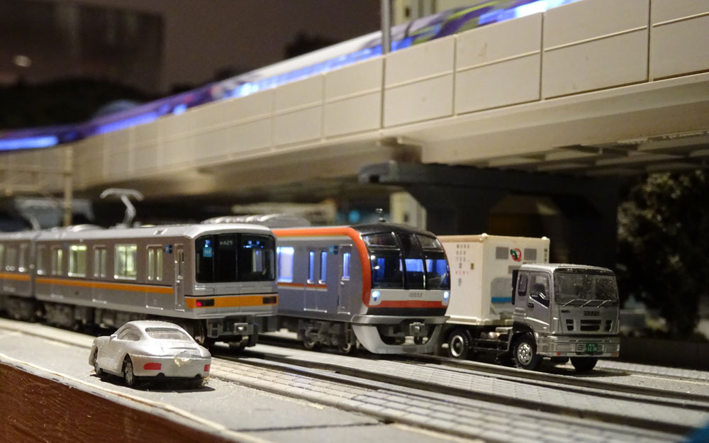 tow model trains next to each other at chouchou popon