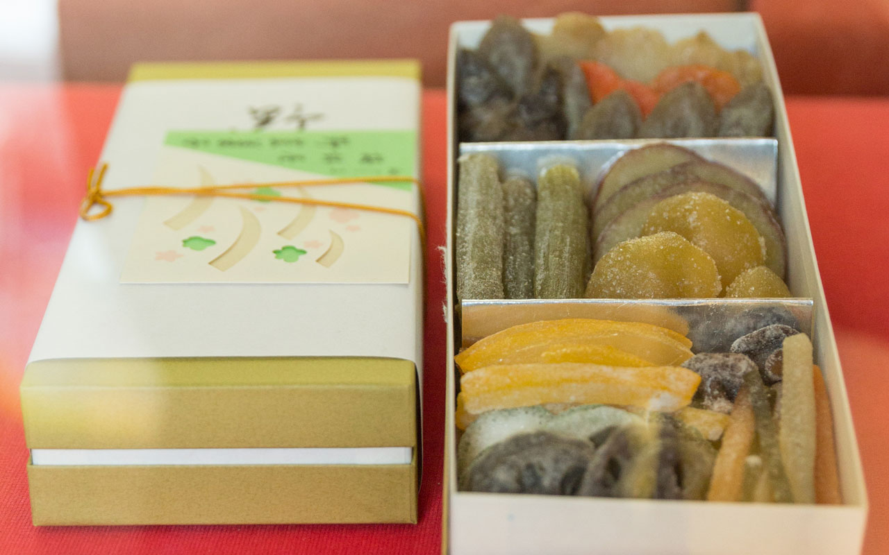 omiyage box of umebachiya candied vegetables