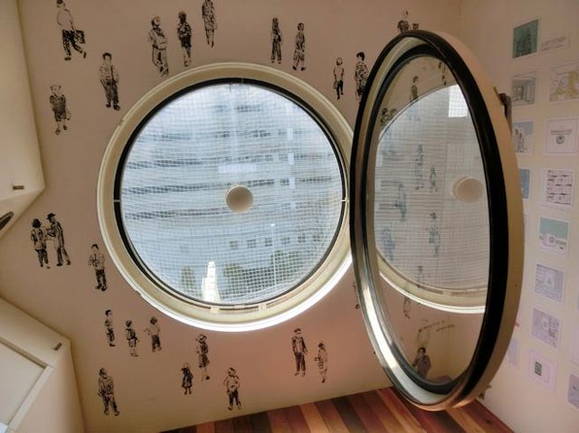 walls with art at nakagin capsule tower