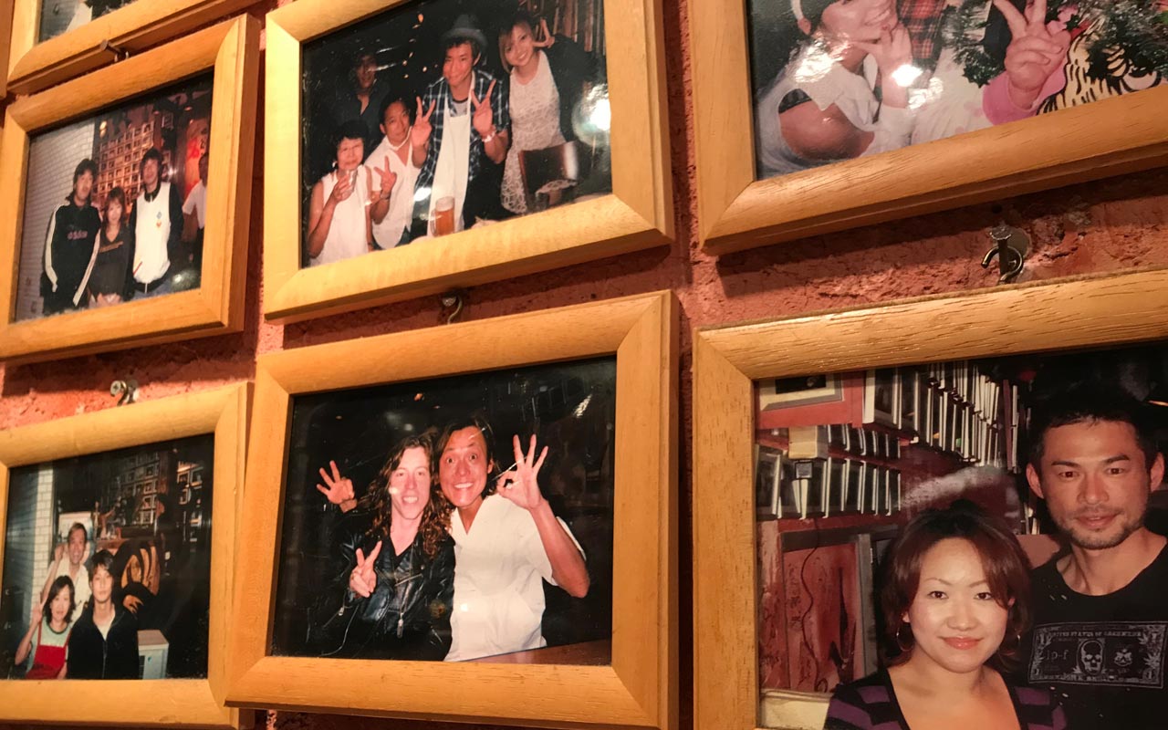 framed photos of ichiro suzuki and shaun white at yakiniku meimon