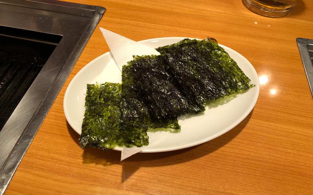 plate of korean seaweed served at yakiniku meimon